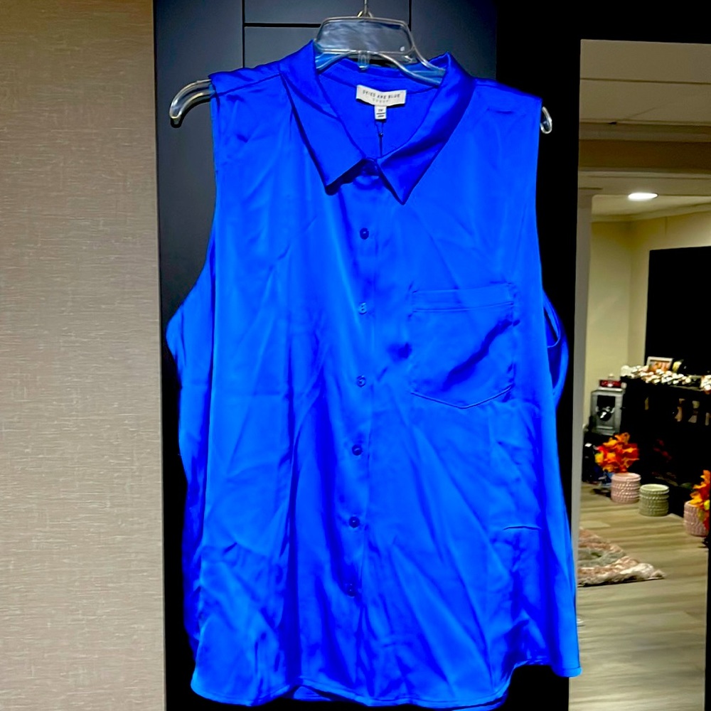 New never worn sleeveless top